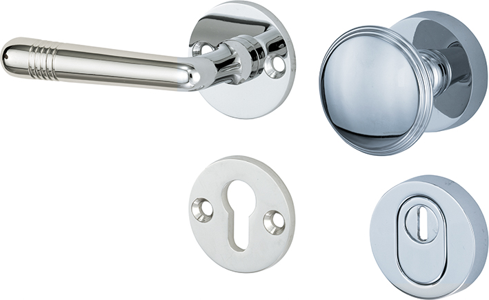 311.0031.12 Porte d'entrée garniture rosette bouton/cliquet avec protection anti-arrachage de noyau laiton chromé poli DIN gauche 311.0031.12 Porte d'entrée garniture rosette bouton/cliquet avec protection anti-arrachage de noyau laiton chromé poli DIN gauche